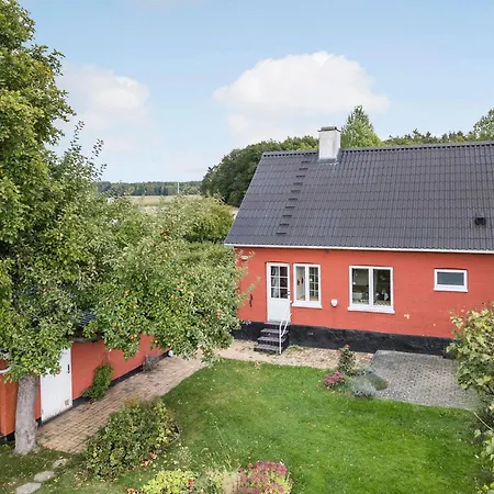 3 Bedroom Gorgeous In Aakirkeby 펜션