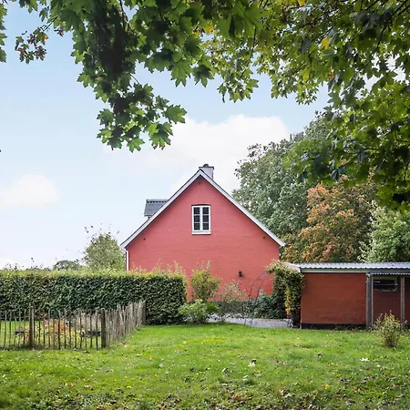 펜션 3 Bedroom Gorgeous In Aakirkeby Åkirkeby