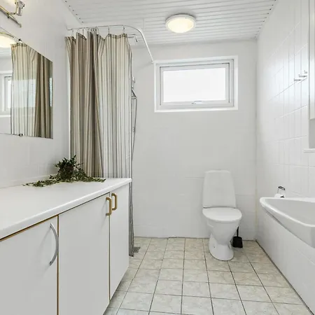 3 Bedroom Gorgeous In Aakirkeby 펜션