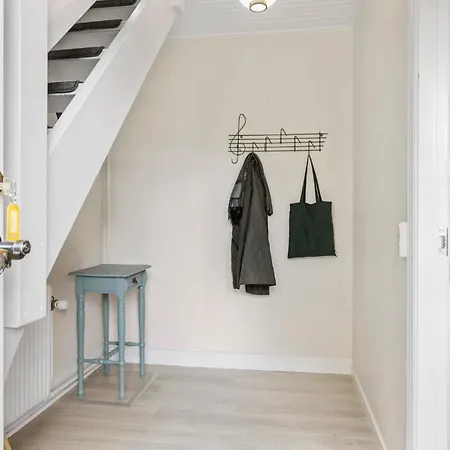 3 Bedroom Gorgeous In Aakirkeby 펜션 *
