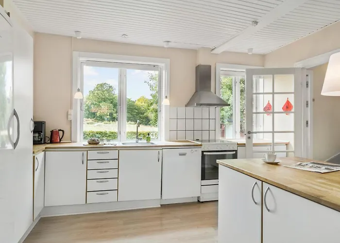 3 Bedroom Gorgeous In Aakirkeby Casa vacanze