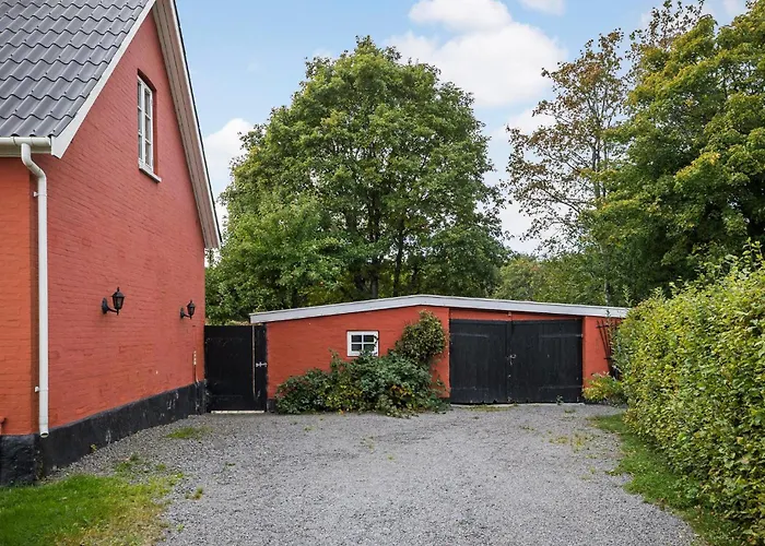 3 Bedroom Gorgeous In Aakirkeby *